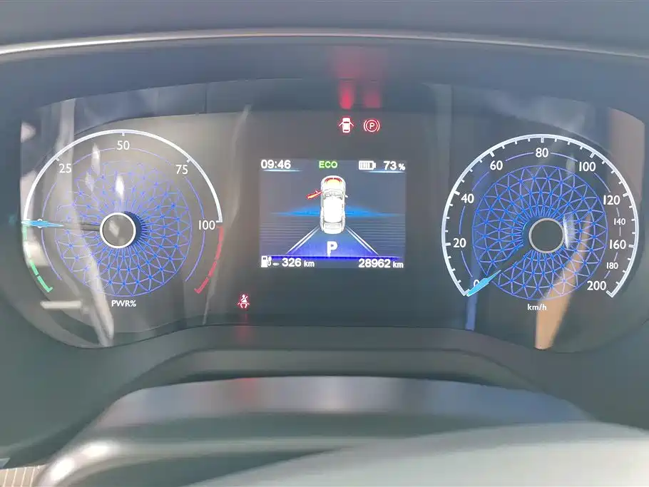 Hongqi E-QM5 2022 431km Charging Enjoyment Edition фото 14