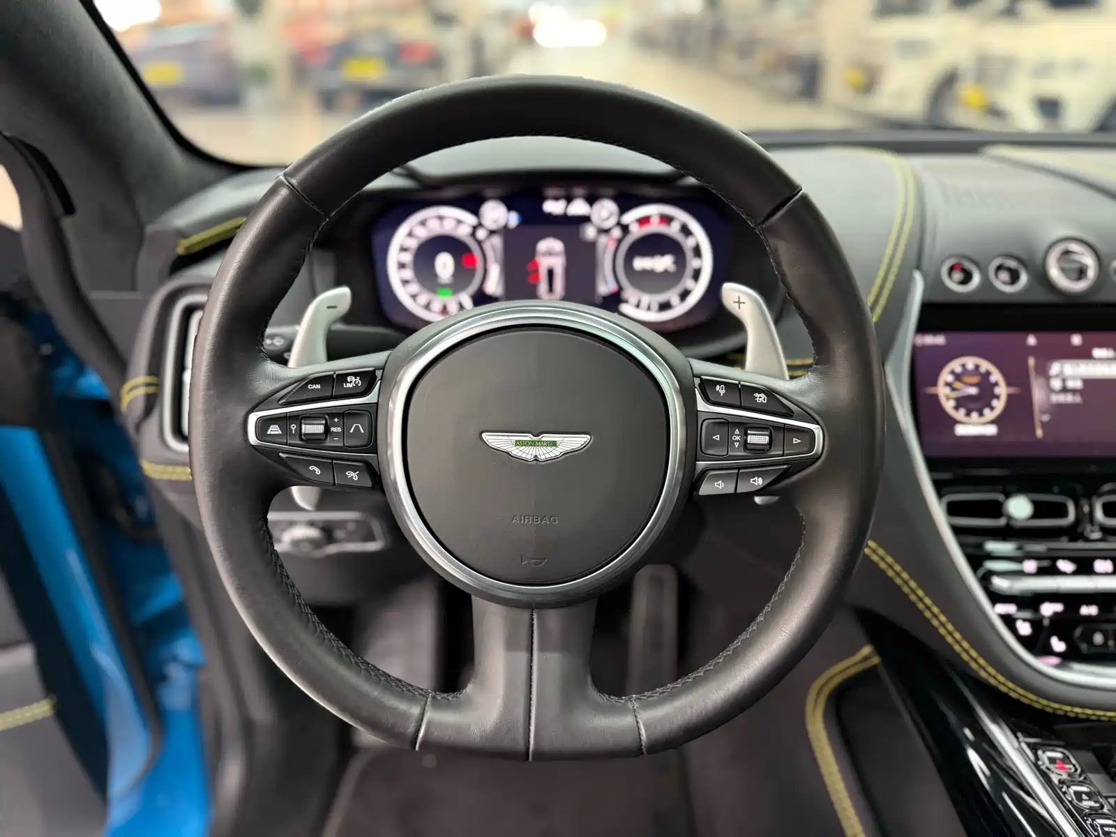 Photo 12 - Aston Martin DBX