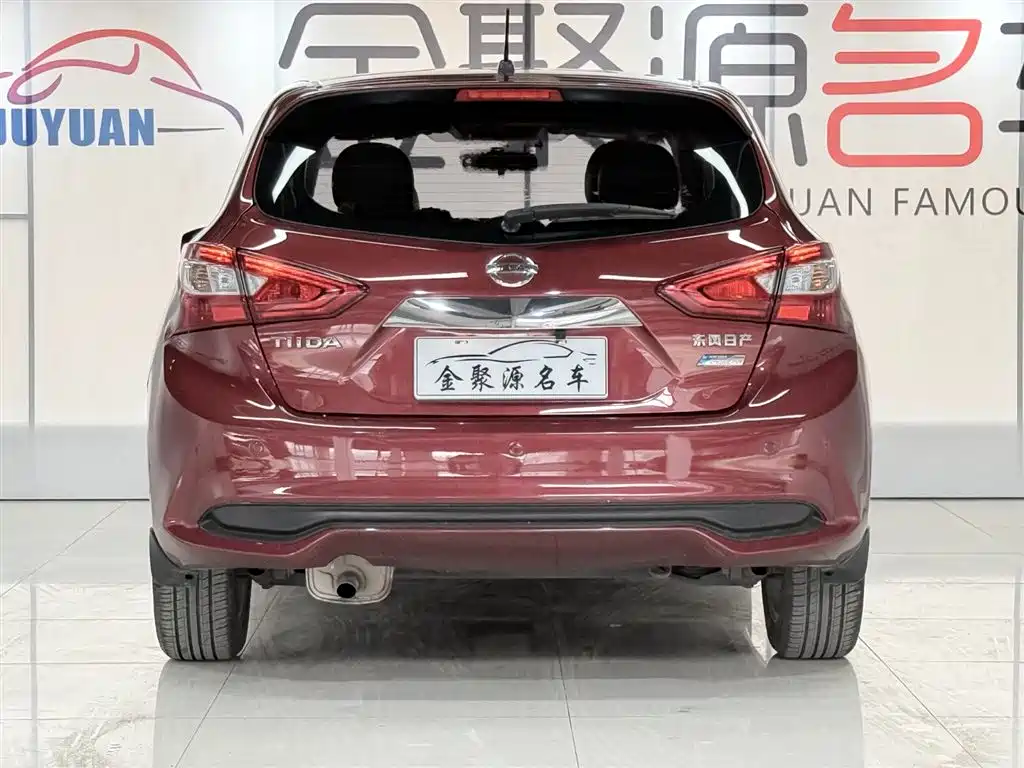 Photo 5 - Nissan Tiida