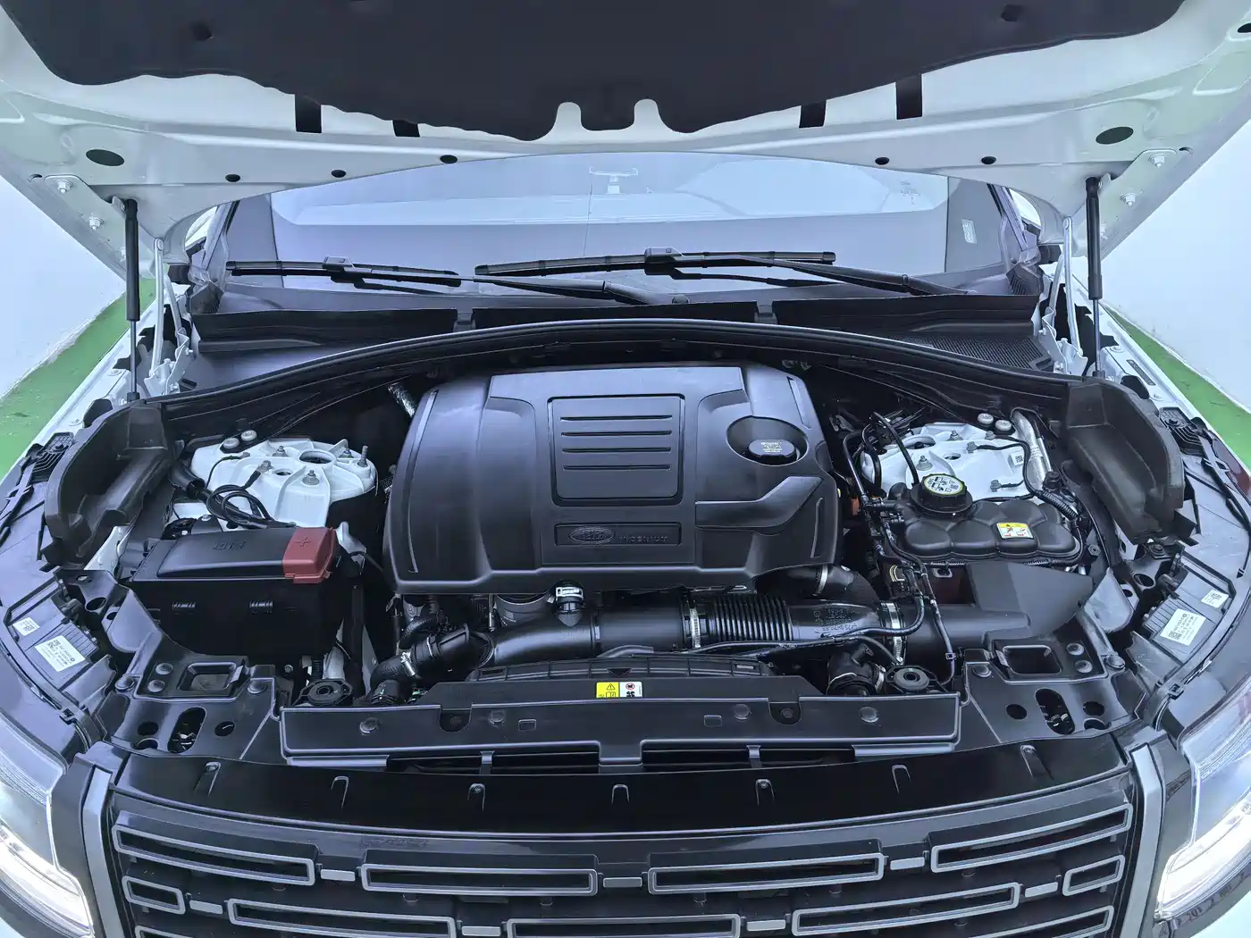 Land Rover Range Rover Velar 2025 Dynamic SE фото 18