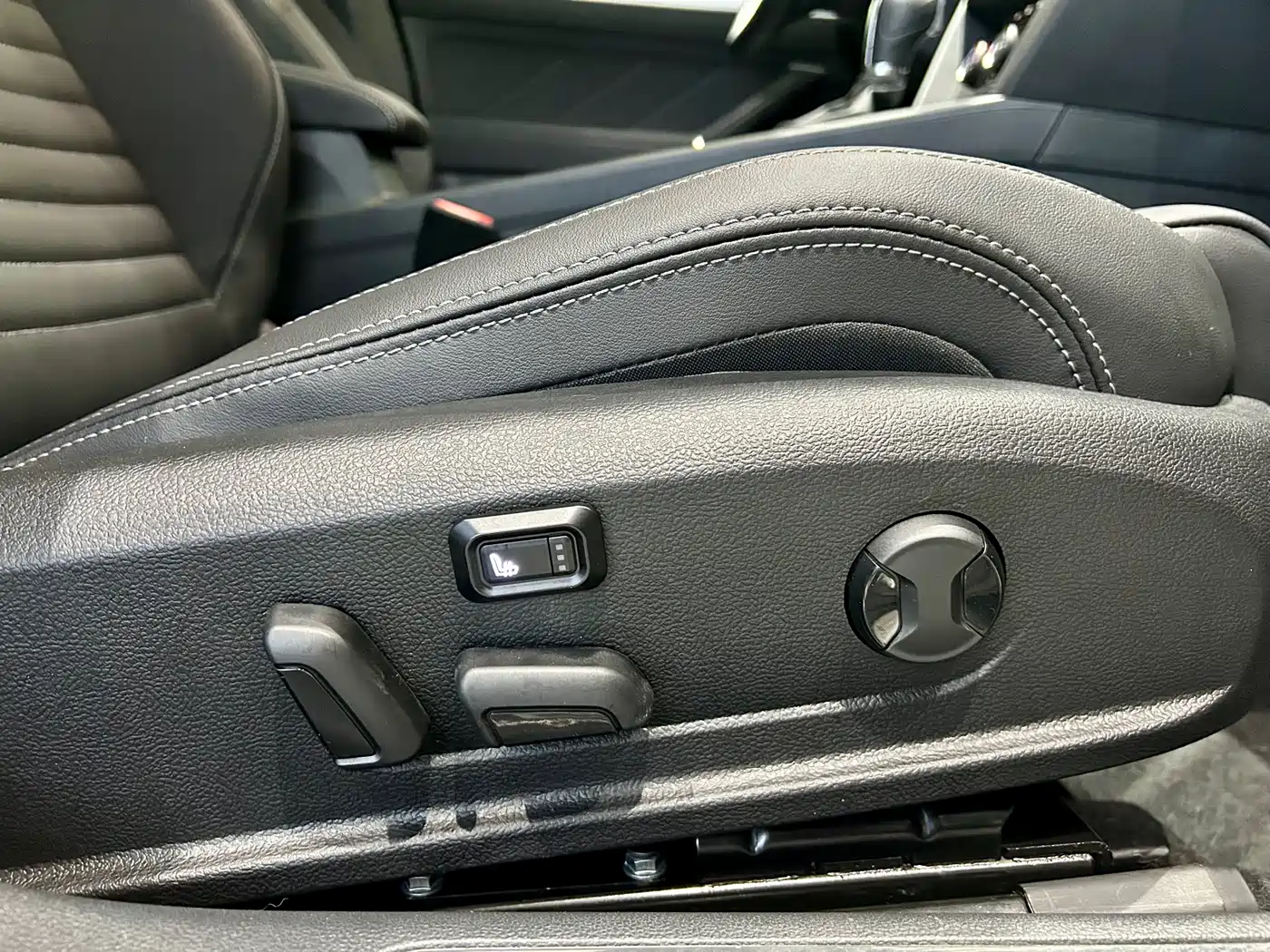 Volkswagen Magotan 2025 Popular Edition 280TSI DSG Comfort фото 32