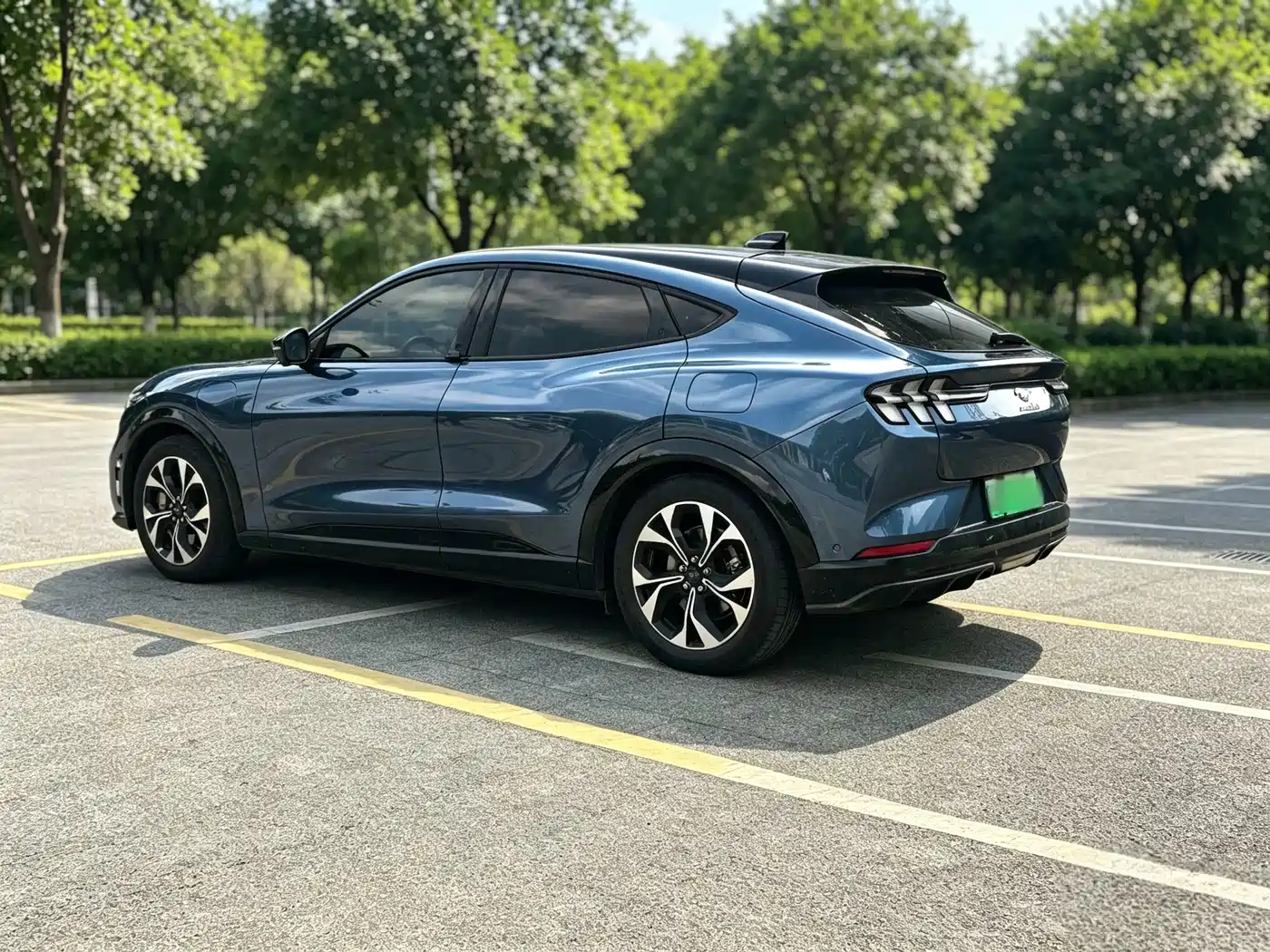 Ford Mustang Mach-E 2022 2021 Boundless RWD Luxury (Long Range)