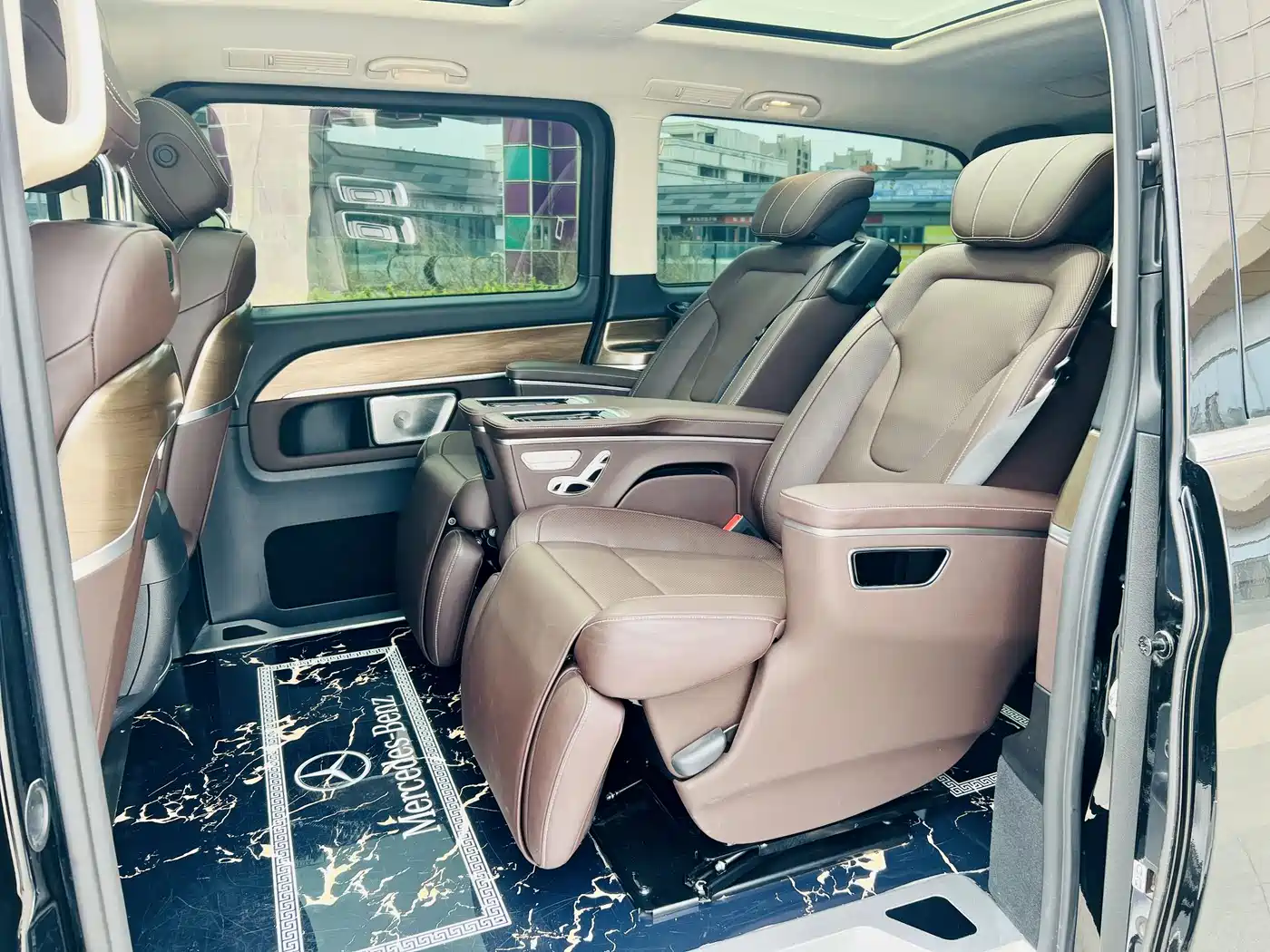 Mercedes-Benz V-Class 2022 V 260 L Long Wheelbase Luxury Edition фото 12