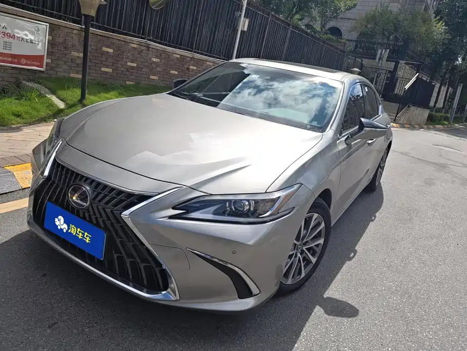 Lexus ES 2021 300h Excellence Edition