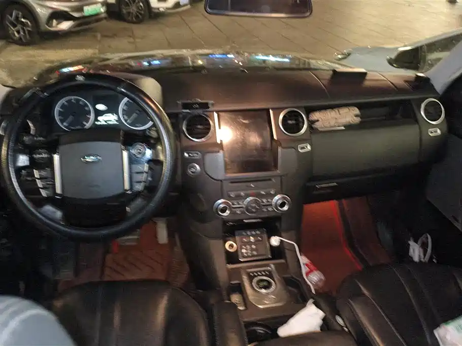 Land Rover Discovery 2014 3.0 SC V6 SE фото 12
