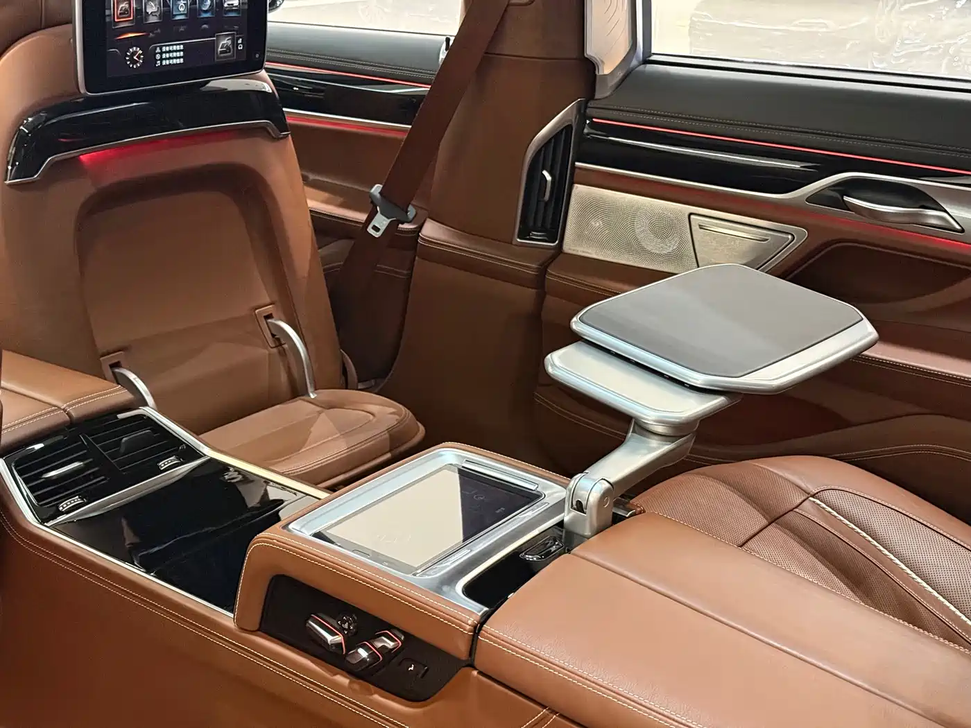 BMW 7 Series 2017 750Li xDrive Customized Edition (4-Seater) фото 11