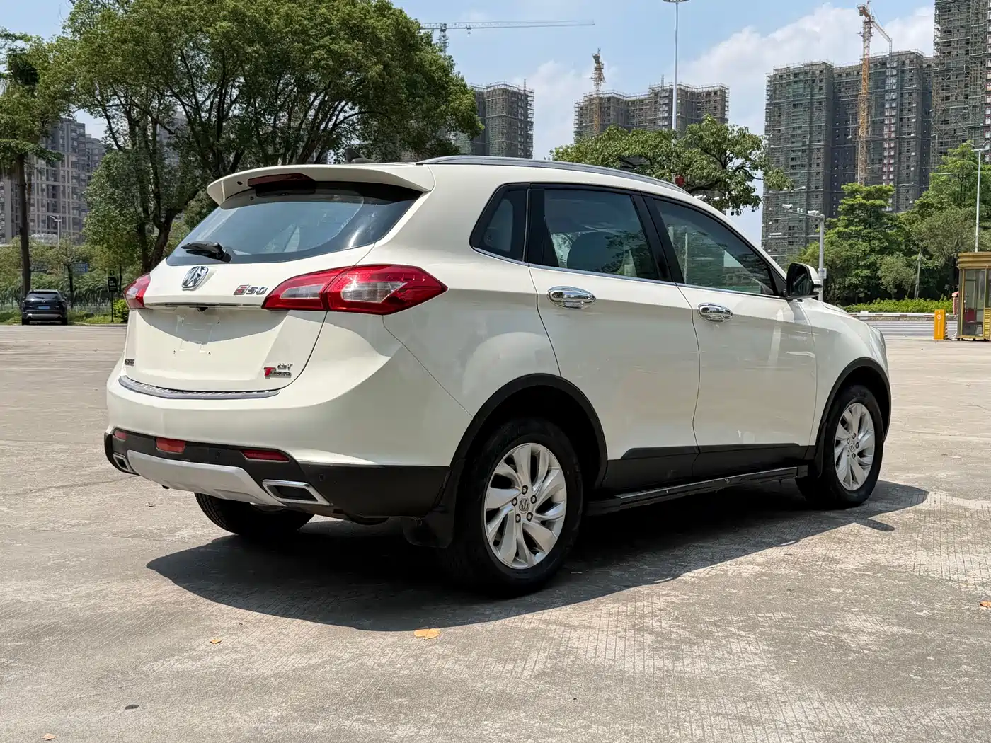 BAIC Weiwang S50 2017 2016 1.5T CVT Joy Elite