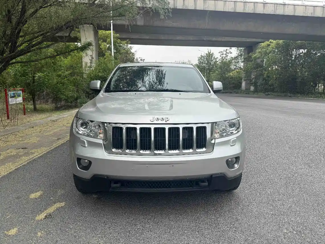 Jeep Grand Cherokee (Import) 2011 2011 3.6L Comfort Edition