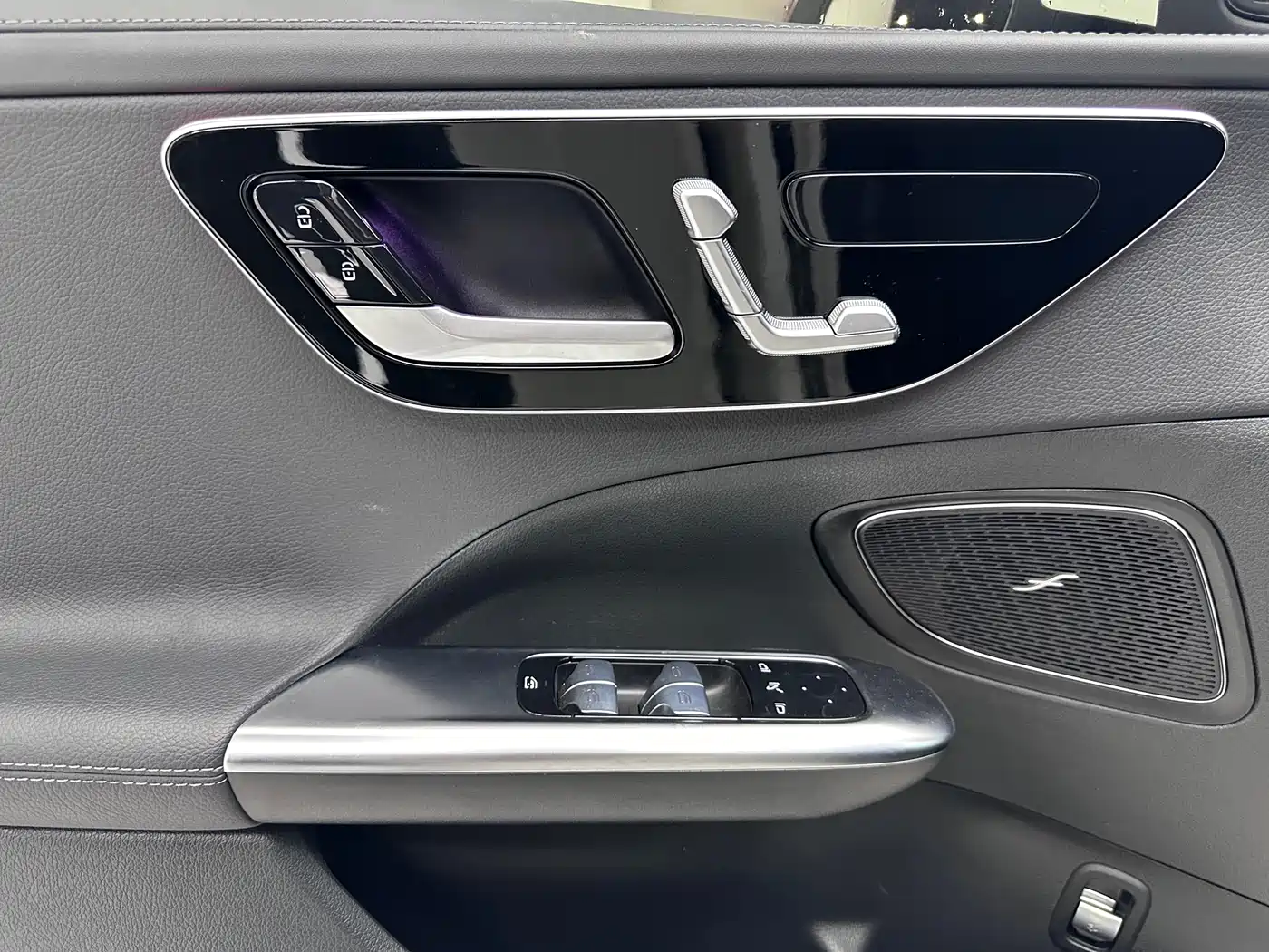 Mercedes-Benz C-Class 2023 Facelift C 200 L Sport Edition фото 5
