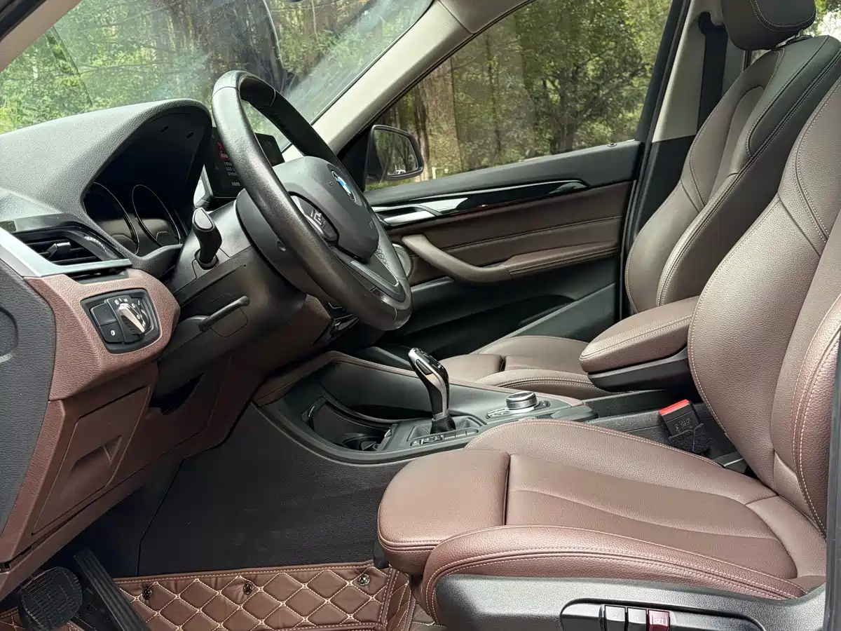 BMW X1 2022 sDrive20Li Fashion фото 12