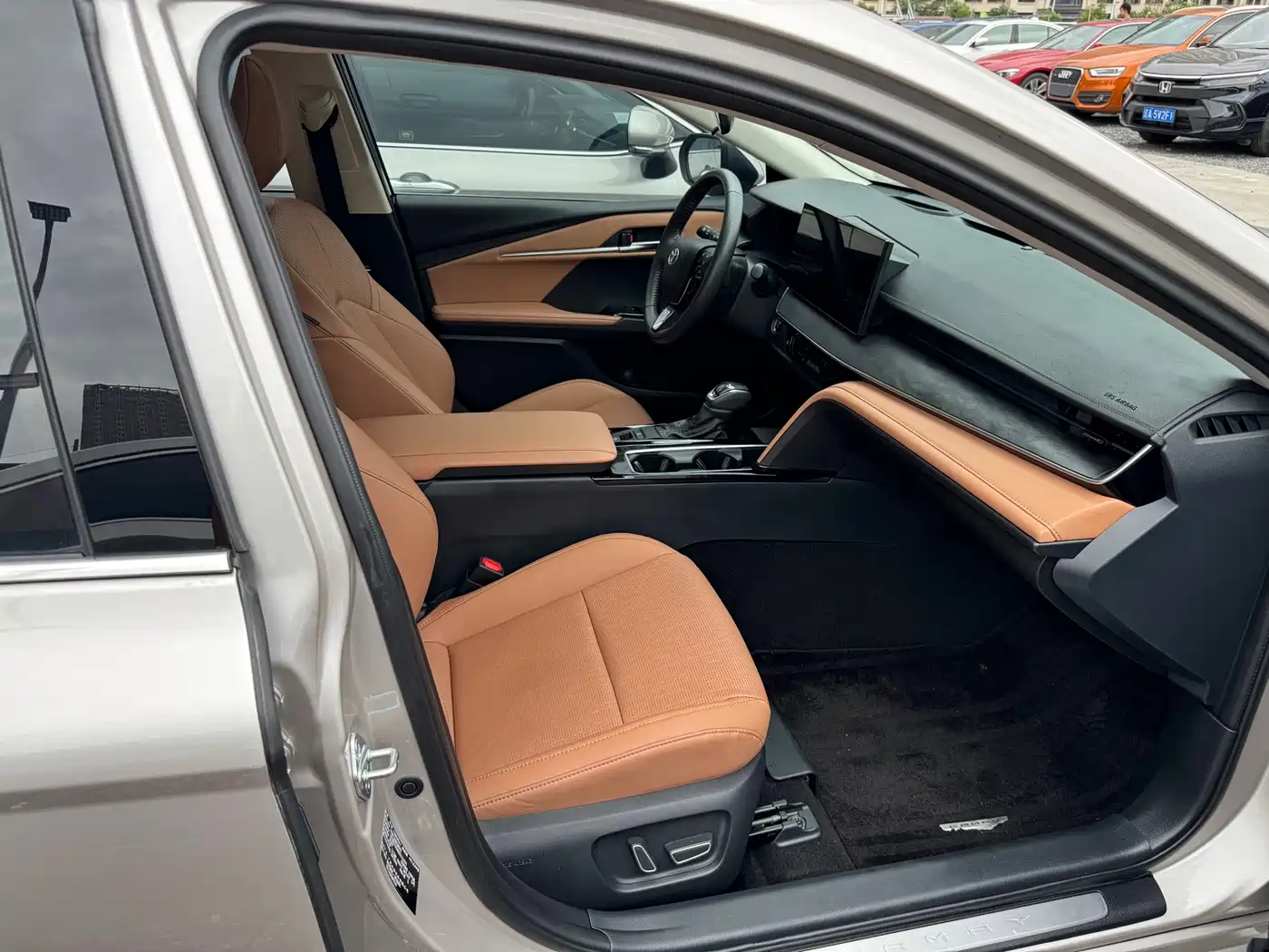Toyota Camry 2024 Hybrid 2.0HE Elite Edition фото 12