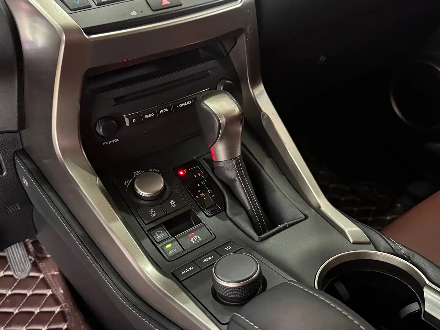 Lexus NX 2015 200t AWD F Sport фото 13