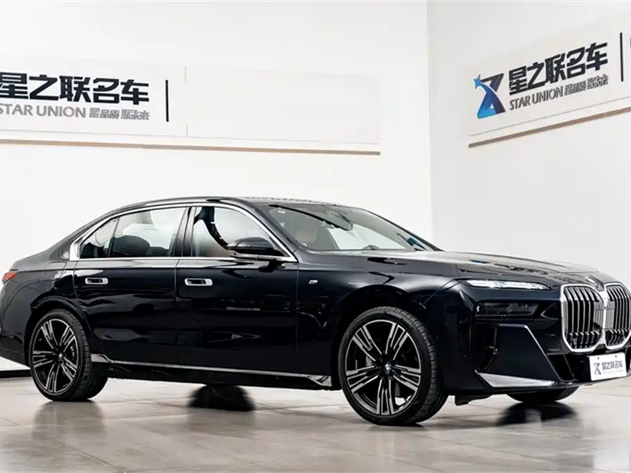 BMW 7 Series 2023 740Li Exclusive M Sport Package фото 7