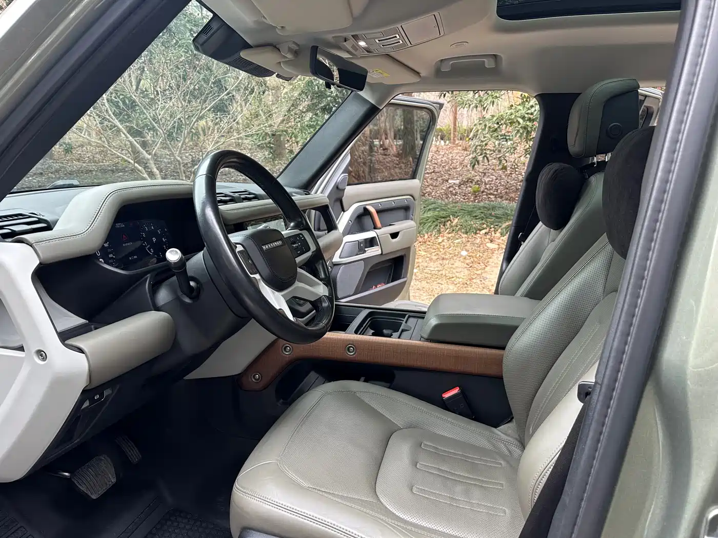 Land Rover Defender 2020 Model 110 P400 HSE фото 11
