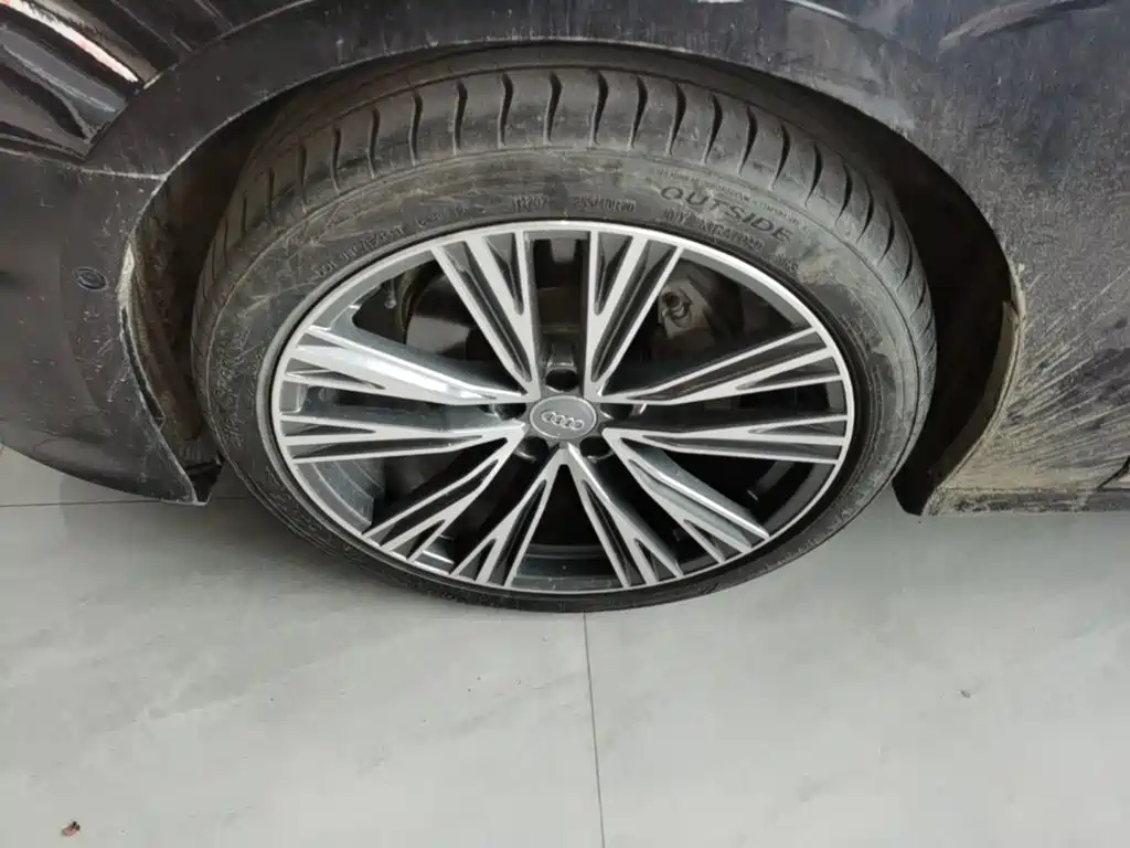 Фото 23 - Audi A6L