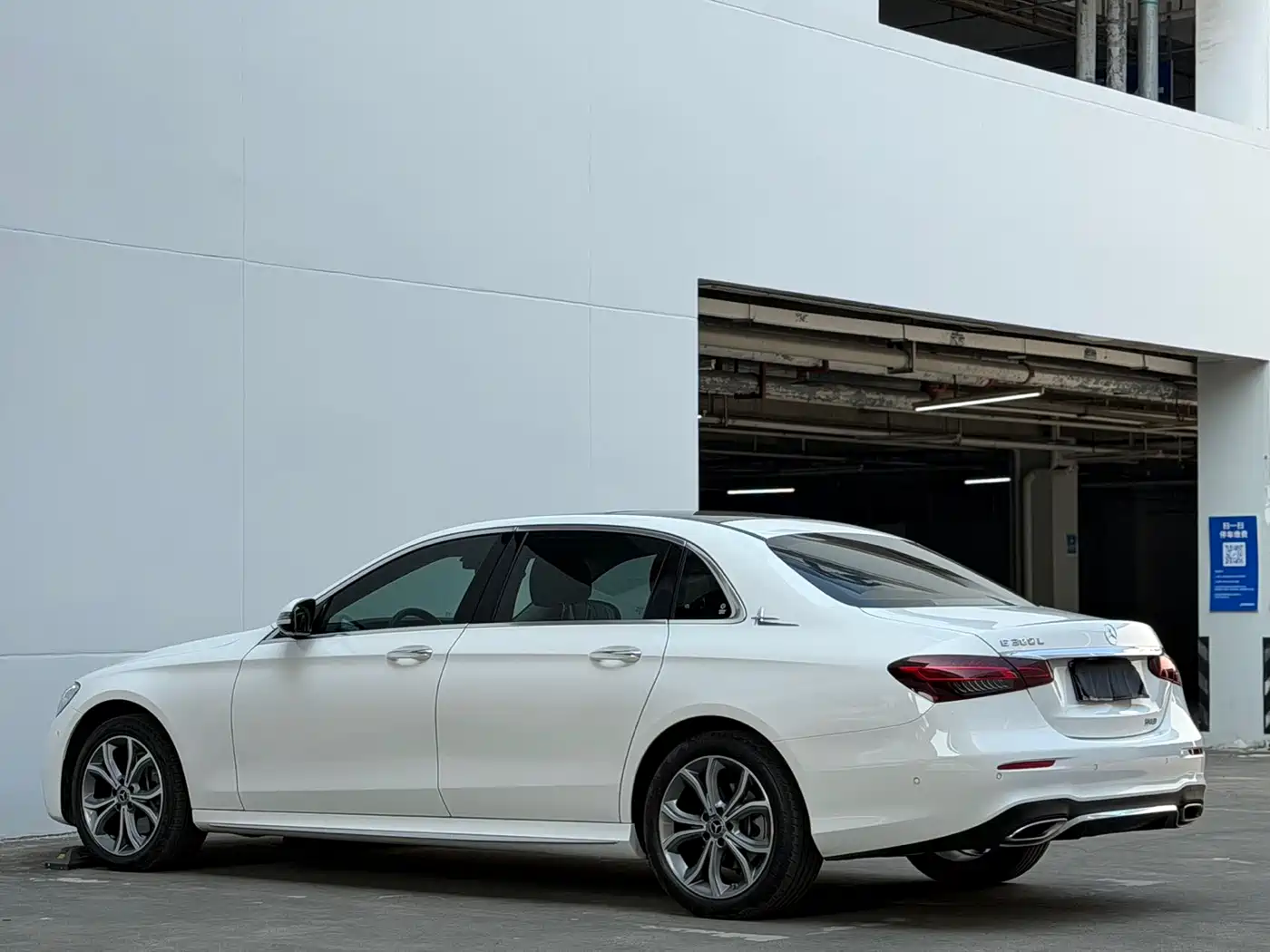 Mercedes-Benz E-Class 2022 E 300 L Sport Luxury фото 8