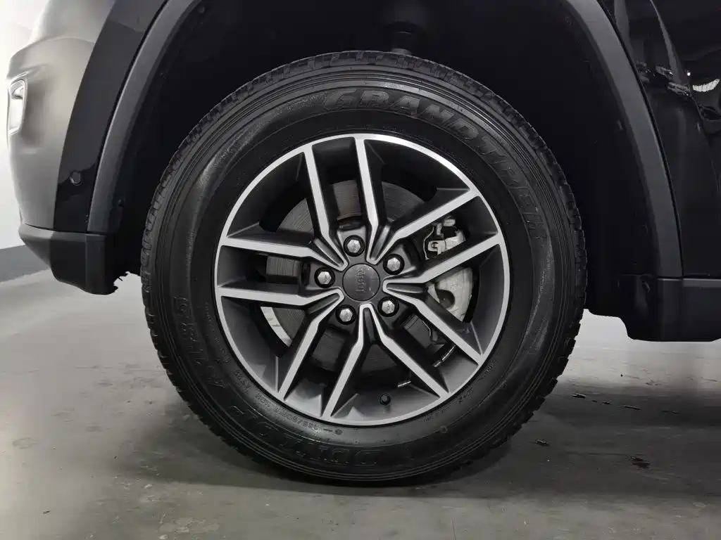 Фото 17 - Jeep Grand Cherokee (Import)