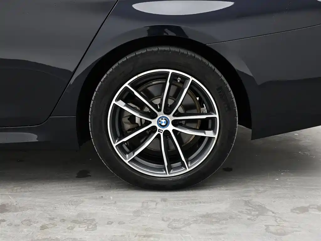 BMW 5 SERIES NEW ENERGY