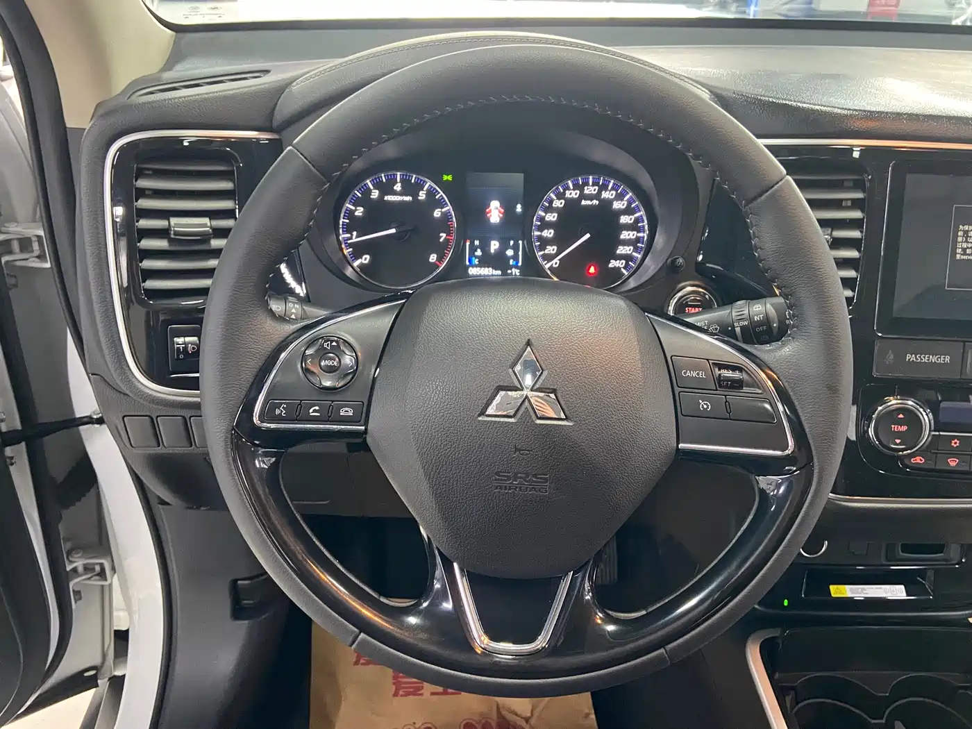 Mitsubishi Outlander 2020 2.0L 2WD Premium 5-seater фото 12