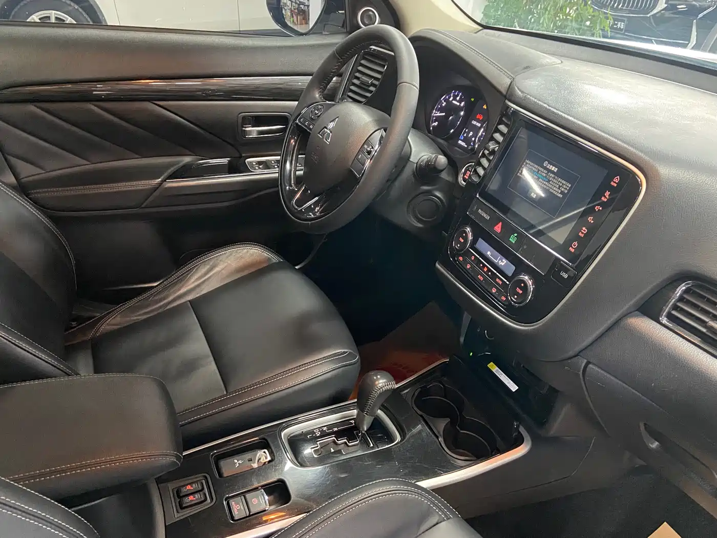 Mitsubishi Outlander 2020 2.0L 2WD Premium 5-seater фото 17