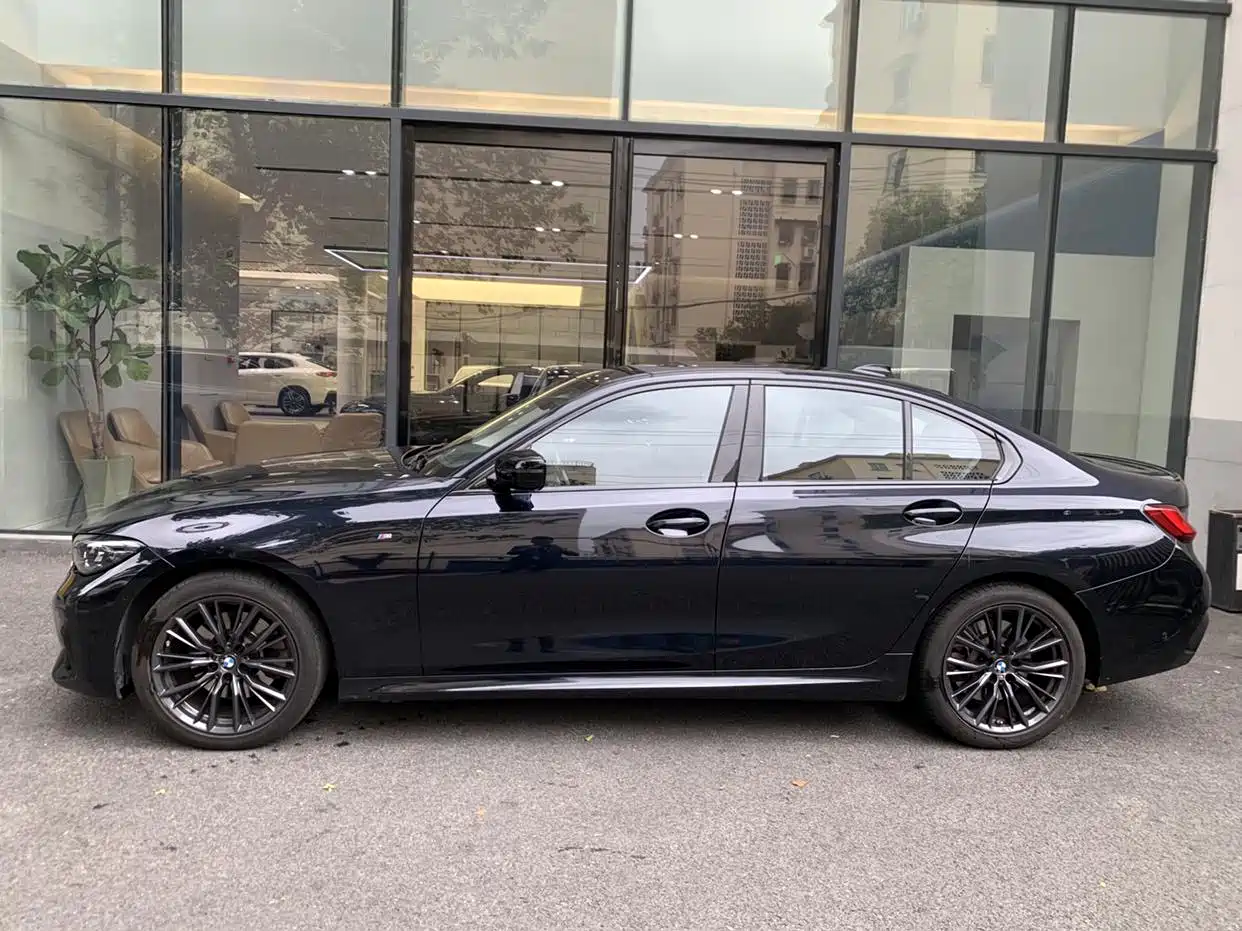 BMW 3 Series 2022 330i M Sport Shadow Edition фото 4