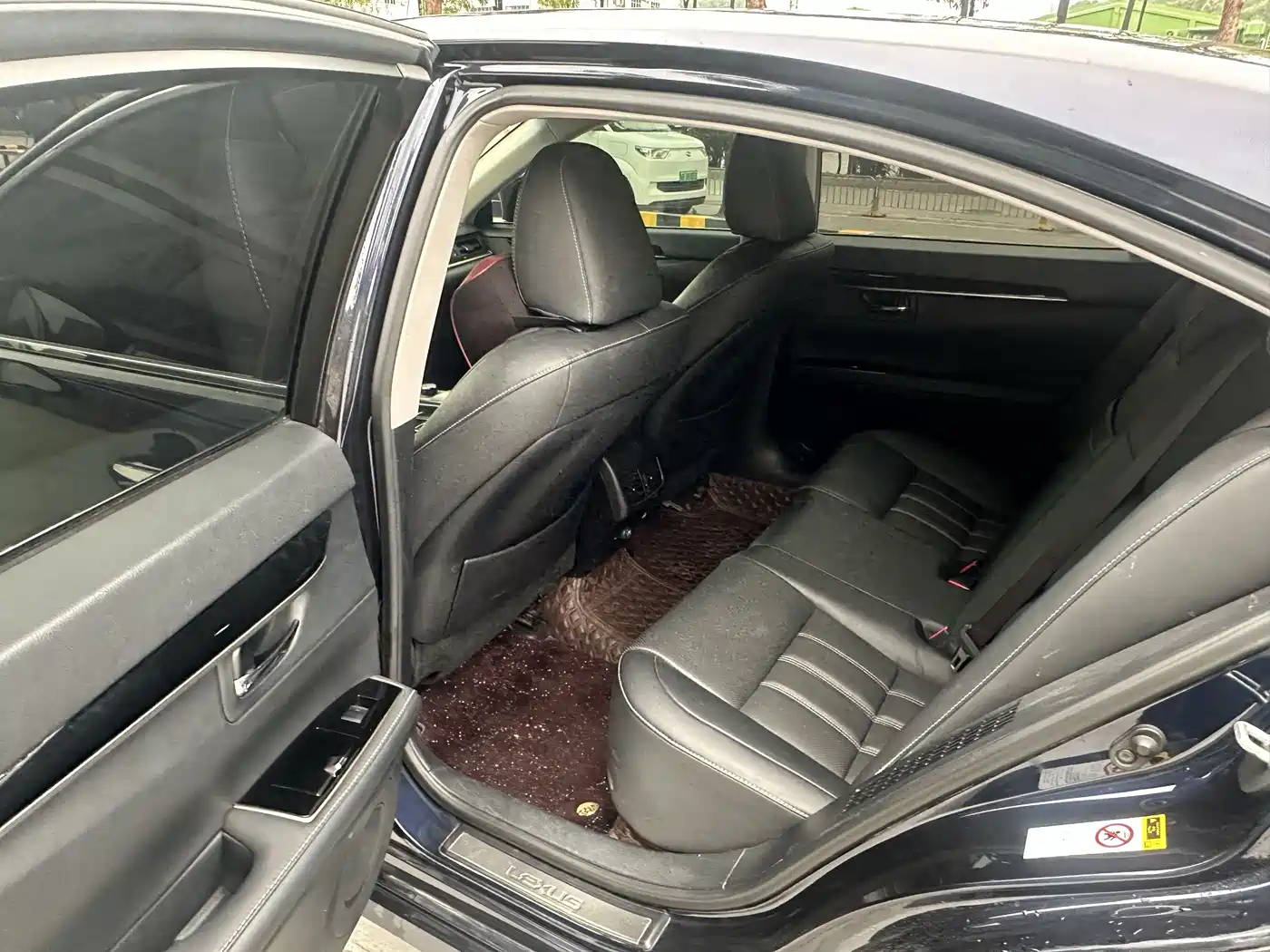 Lexus ES 2015 300h Comfort Edition фото 6
