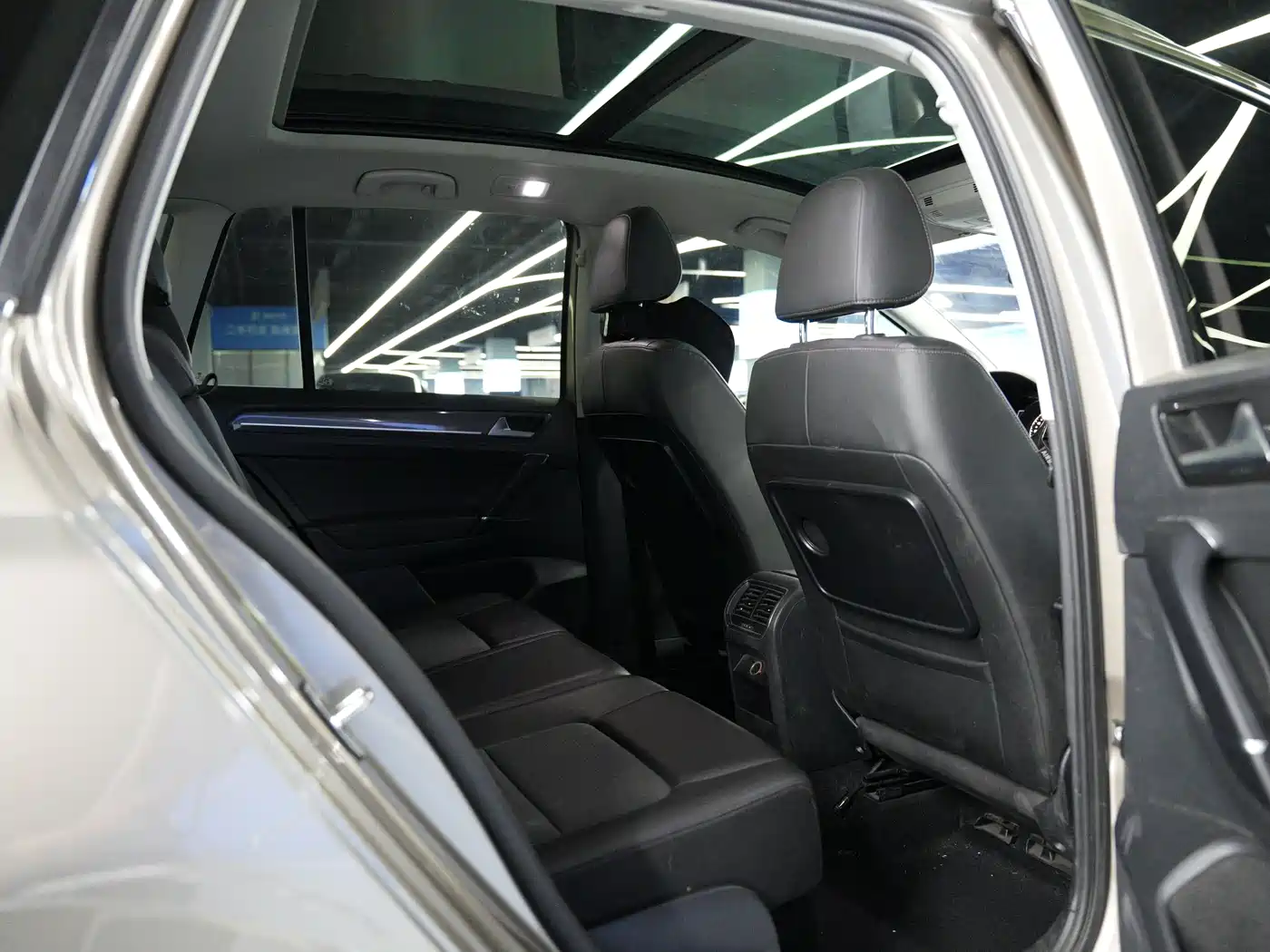 Volkswagen Golf Sportsvan 2018 230TSI Automatic Progressive фото 19