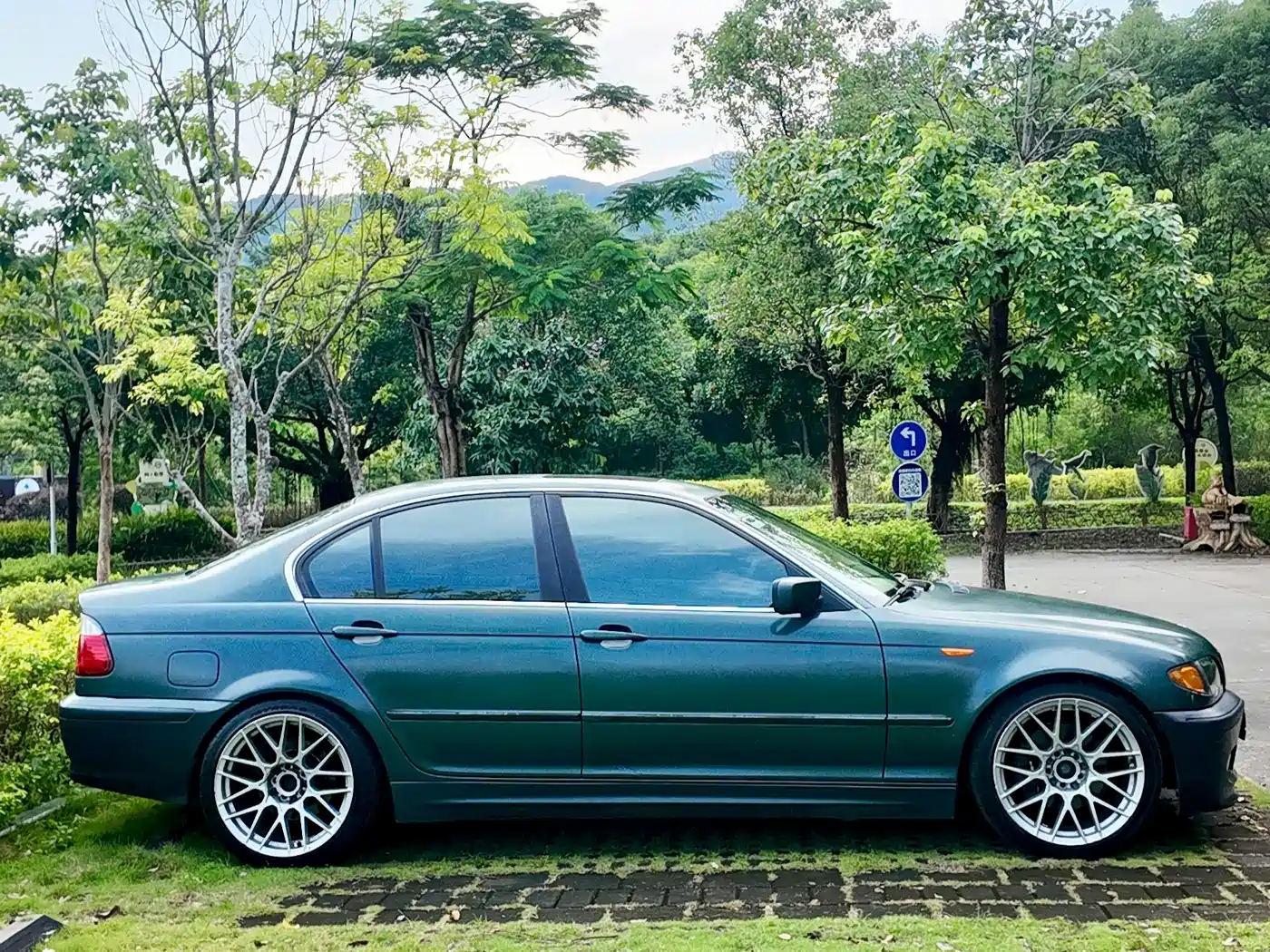 BMW 3 Series 2003 2004 325i