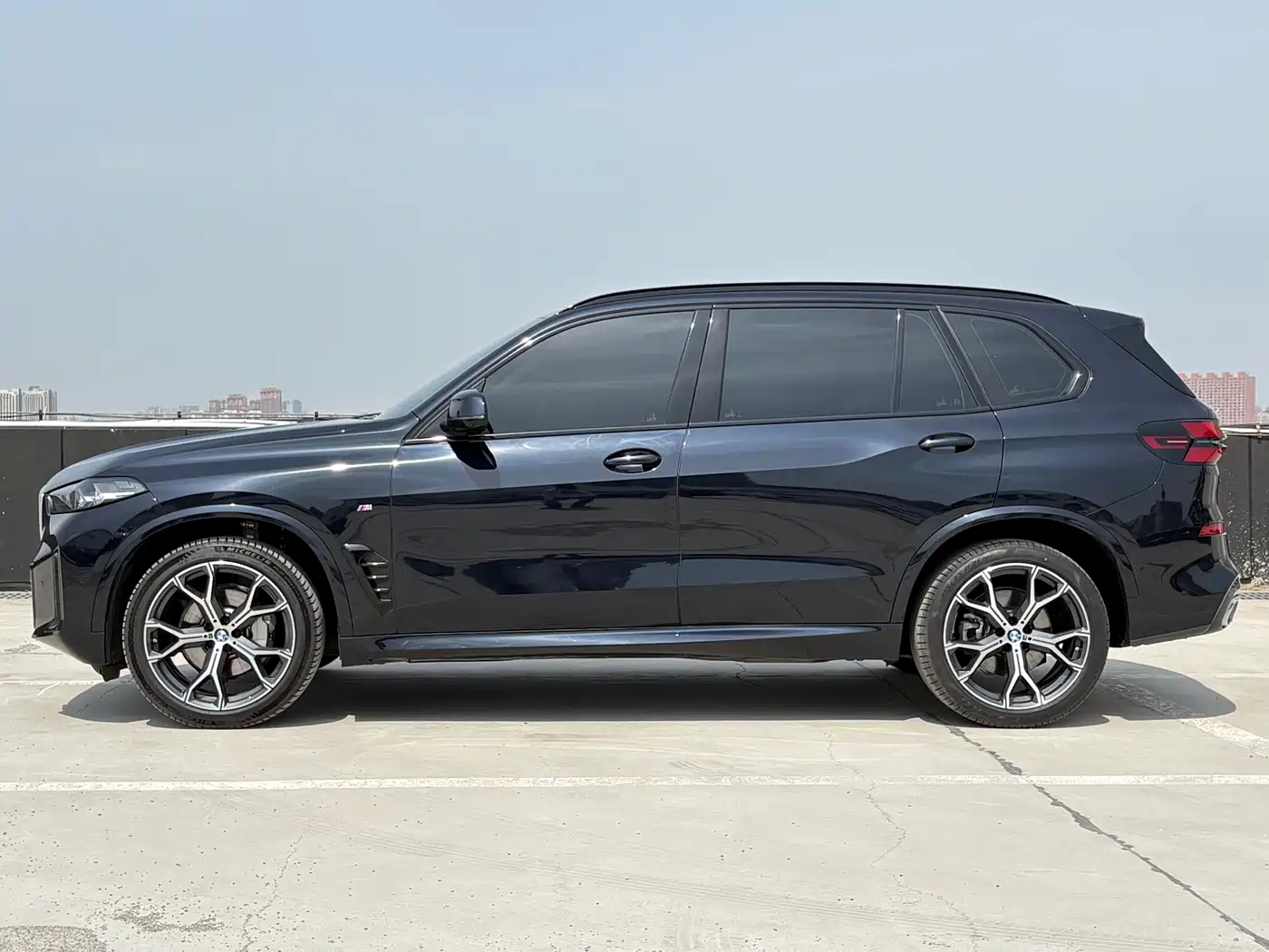 BMW X5 2025 Model xDrive 30Li Exclusive M Sport Blackout Package фото 6
