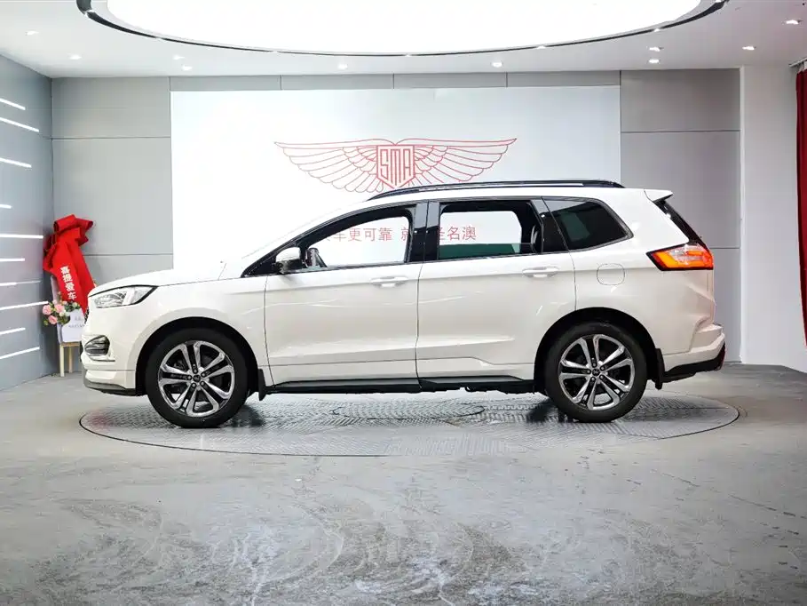 Фото 4 - Ford Edge