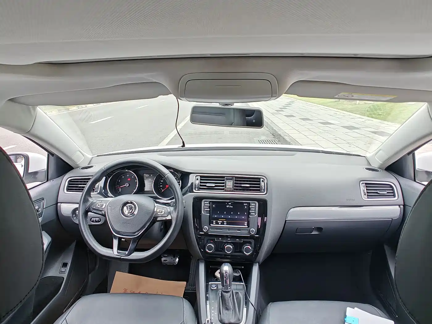 Volkswagen Sagitar 2017 1.6L Automatic Comfort фото 10