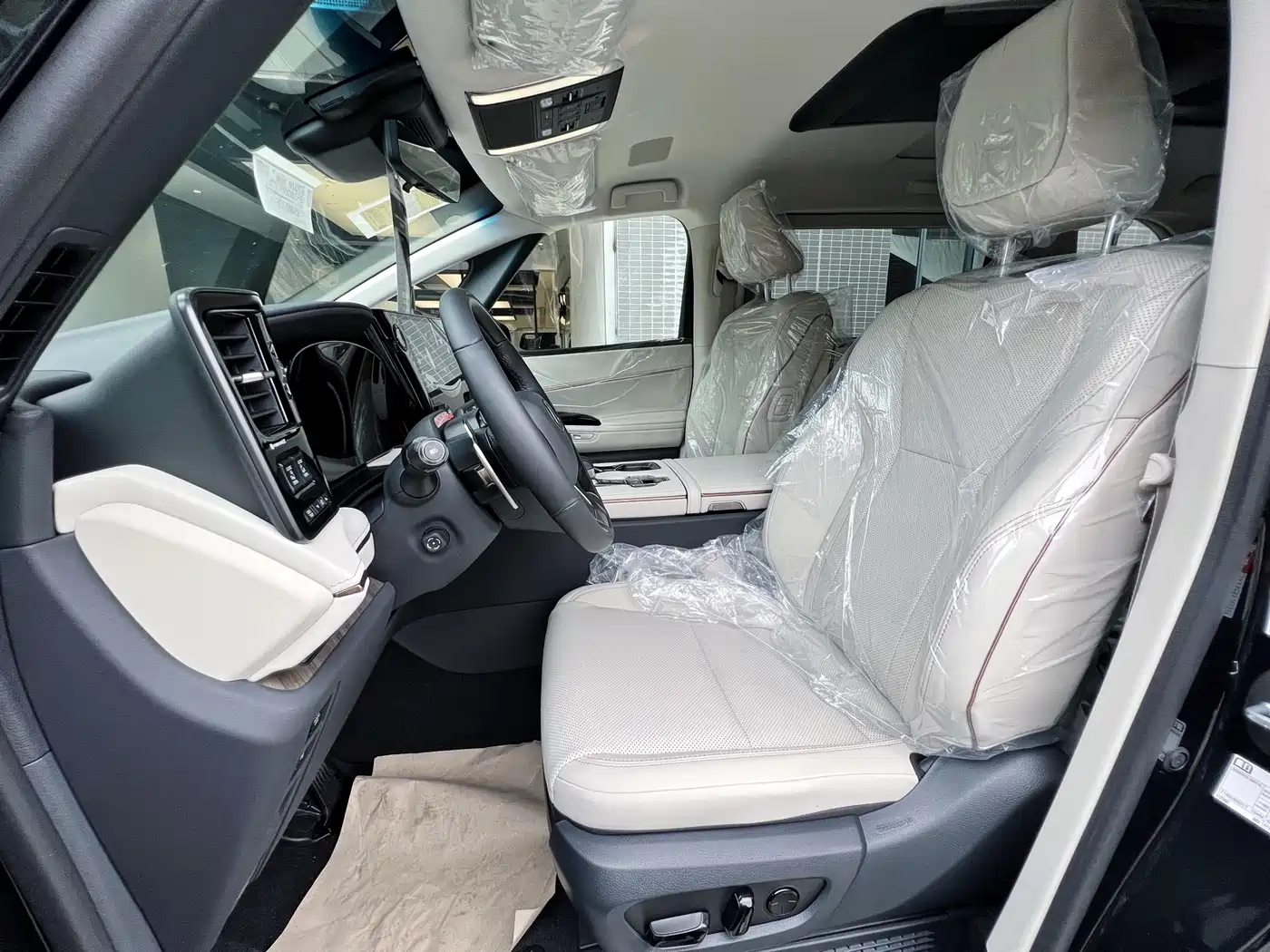 Lexus LM 2025 Model 500h Six-Seater Prestige Edition фото 6