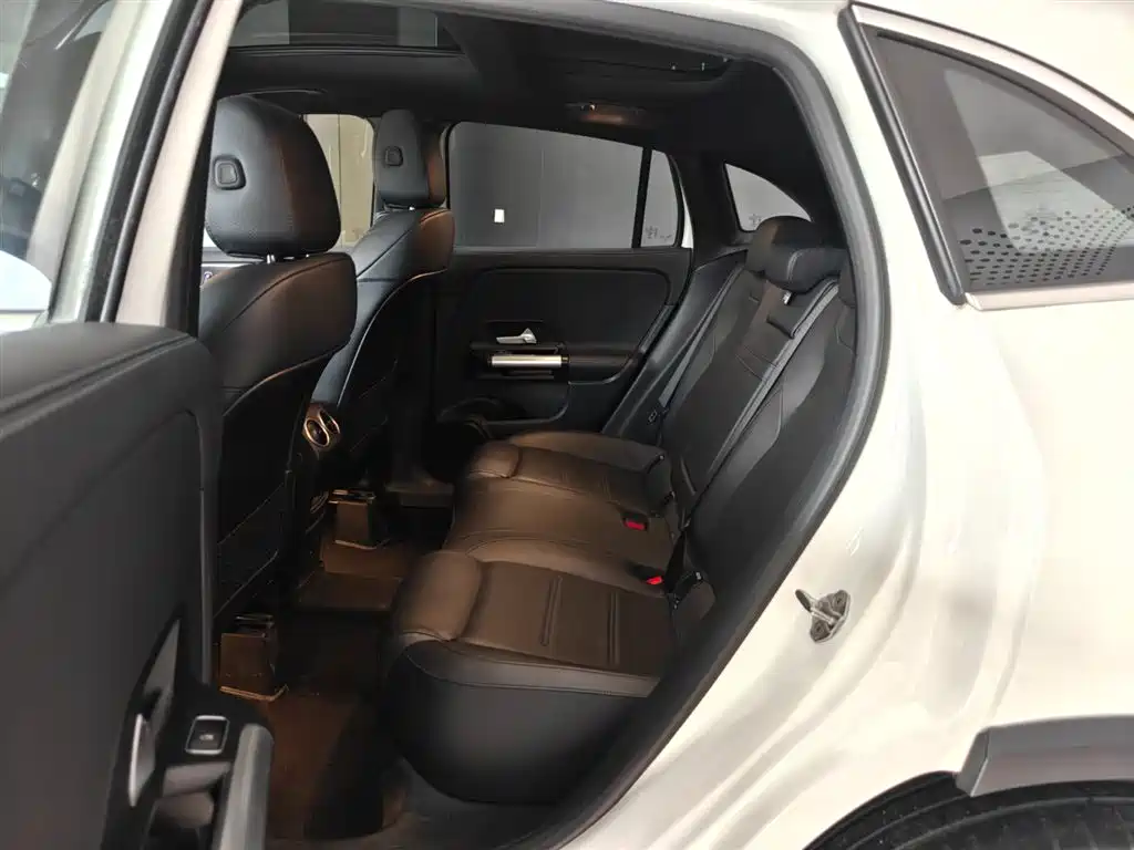 Mercedes-Benz GLA 2023 2023 GLA 220