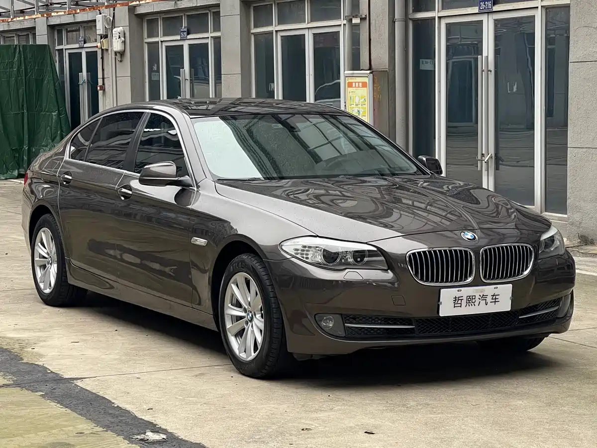 BMW 5 Series 2013 525Li Luxury фото 3
