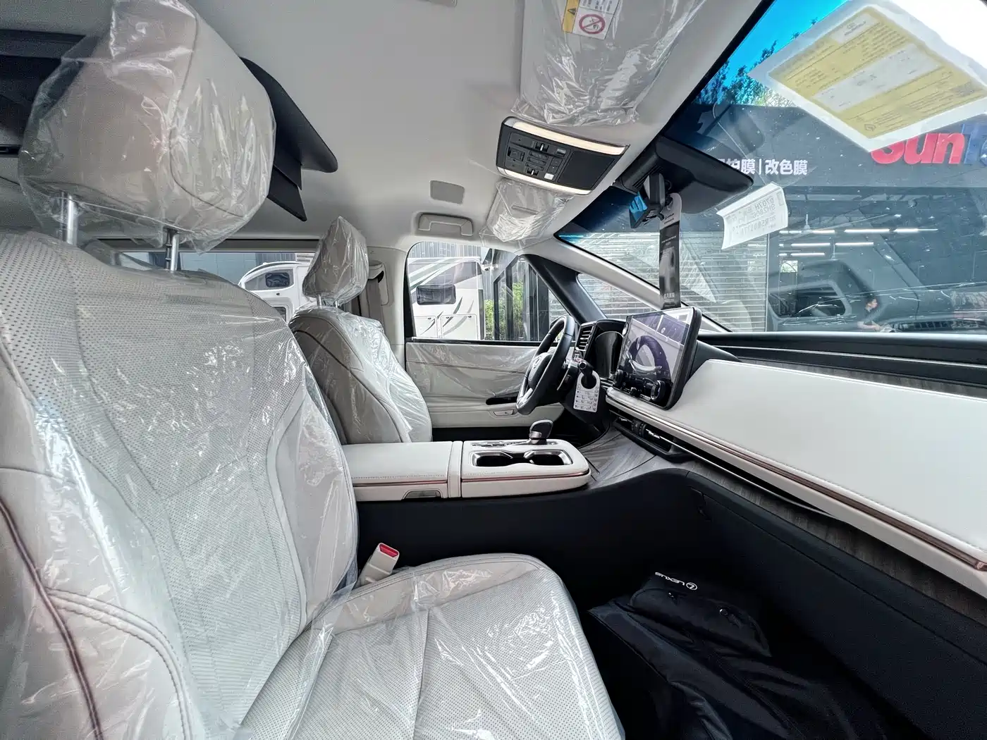 Lexus LM 2025 Model 500h Six-Seater Prestige Edition фото 17