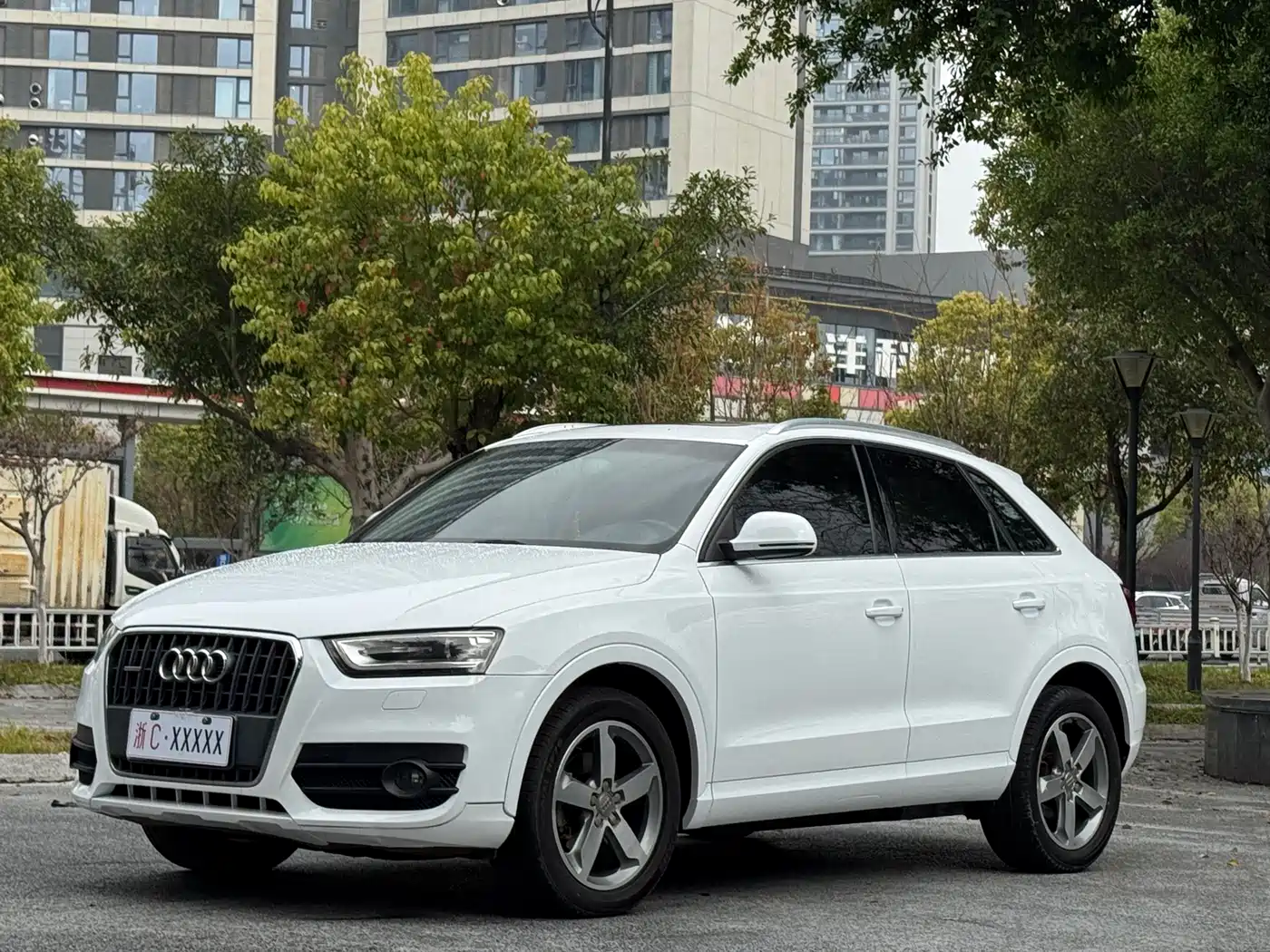 Audi Q3 2013 40 TFSI quattro Luxury Model
