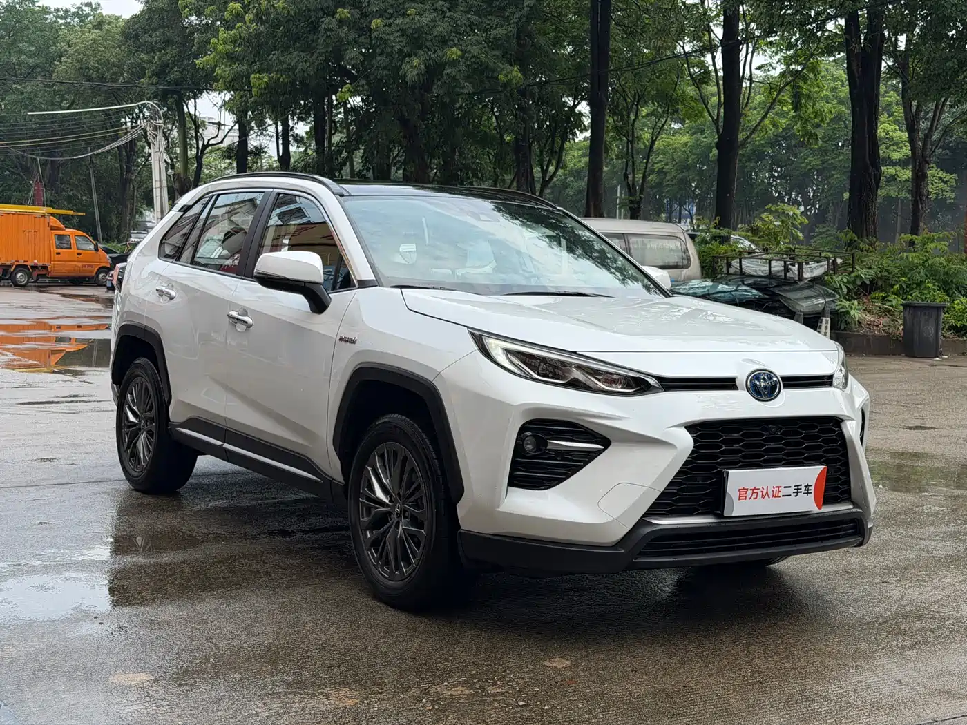 Toyota Wildlander 2023 Hybrid 2.5L E-CVT AWD Premium Edition фото 3