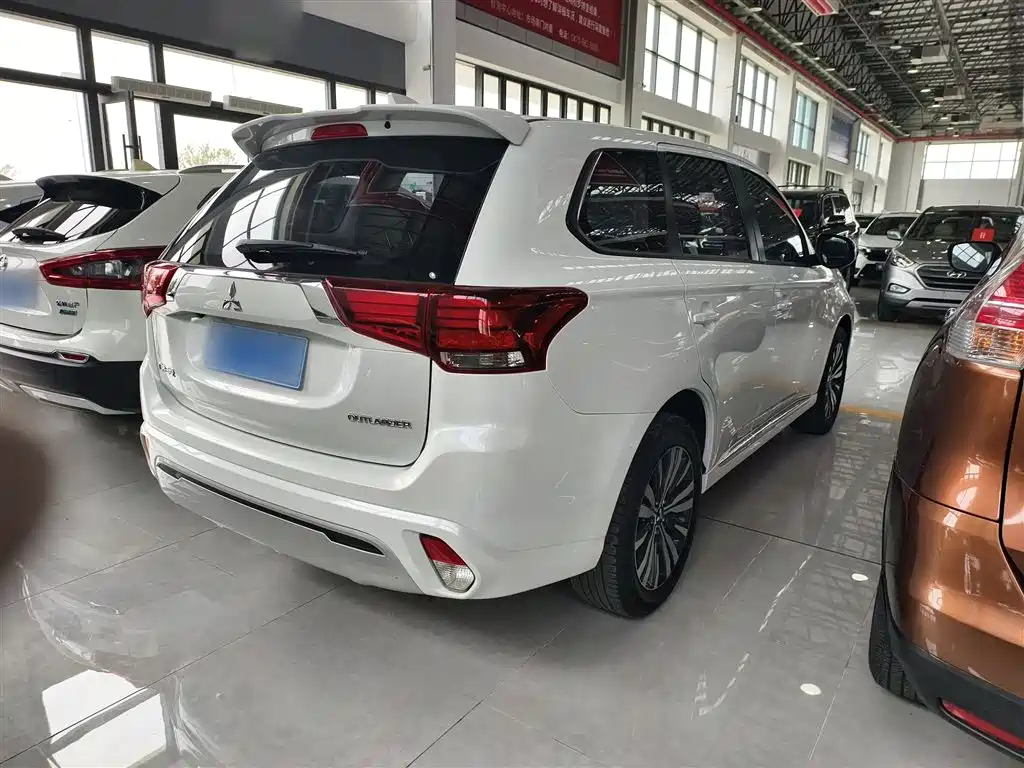 Mitsubishi Outlander 2021 Facelift 2.0L 2WD Comfort Edition 5-Seater фото 11