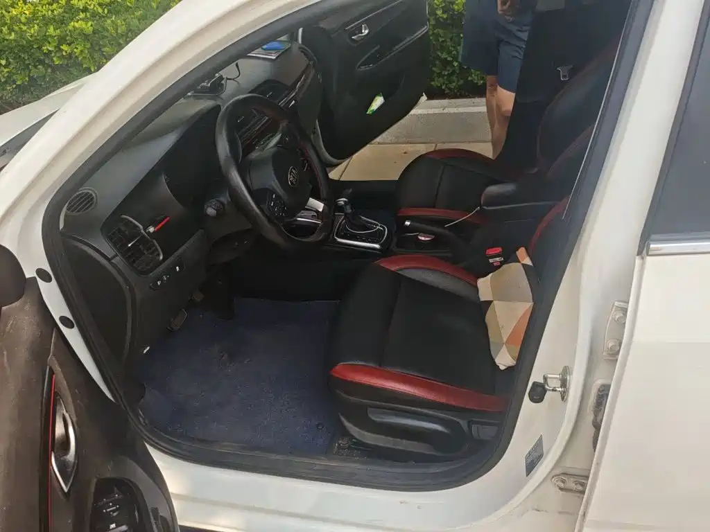 Kia KX CROSS 2018 2017 1.4L AT GLS