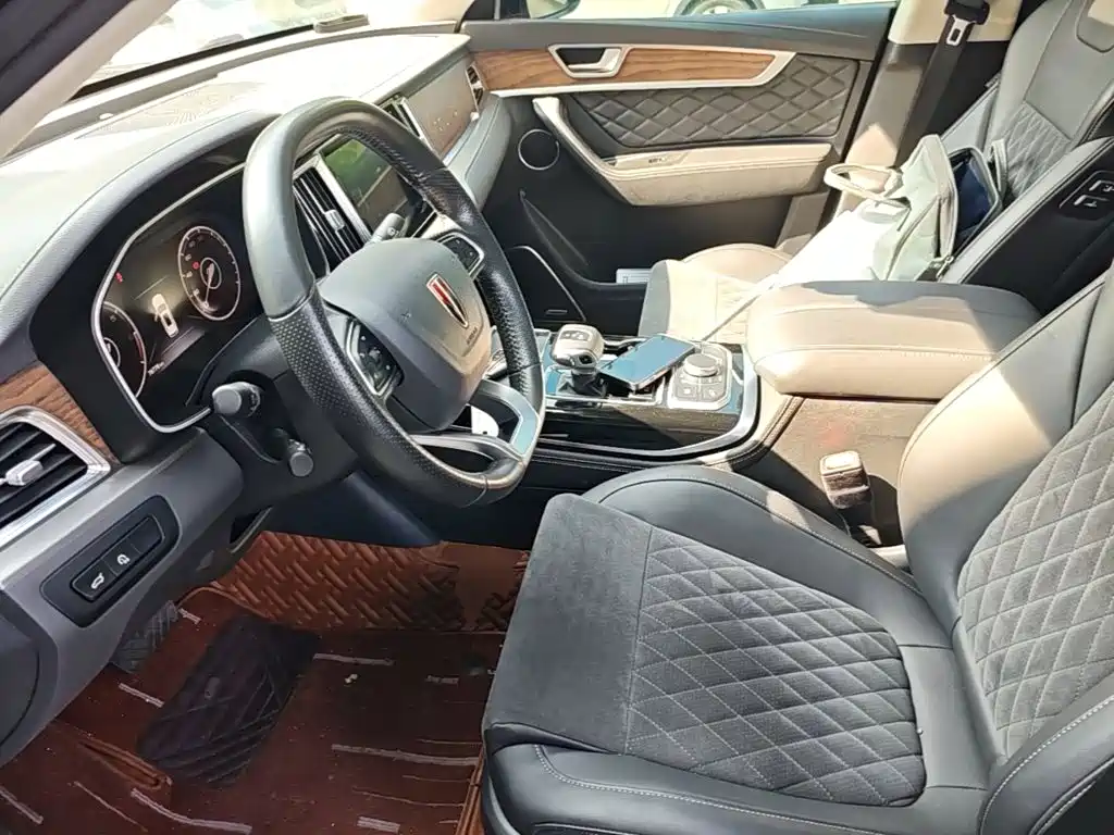 Фото 15 - Hongqi HS7