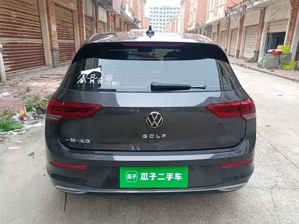 VOLKSWAGEN GOLF