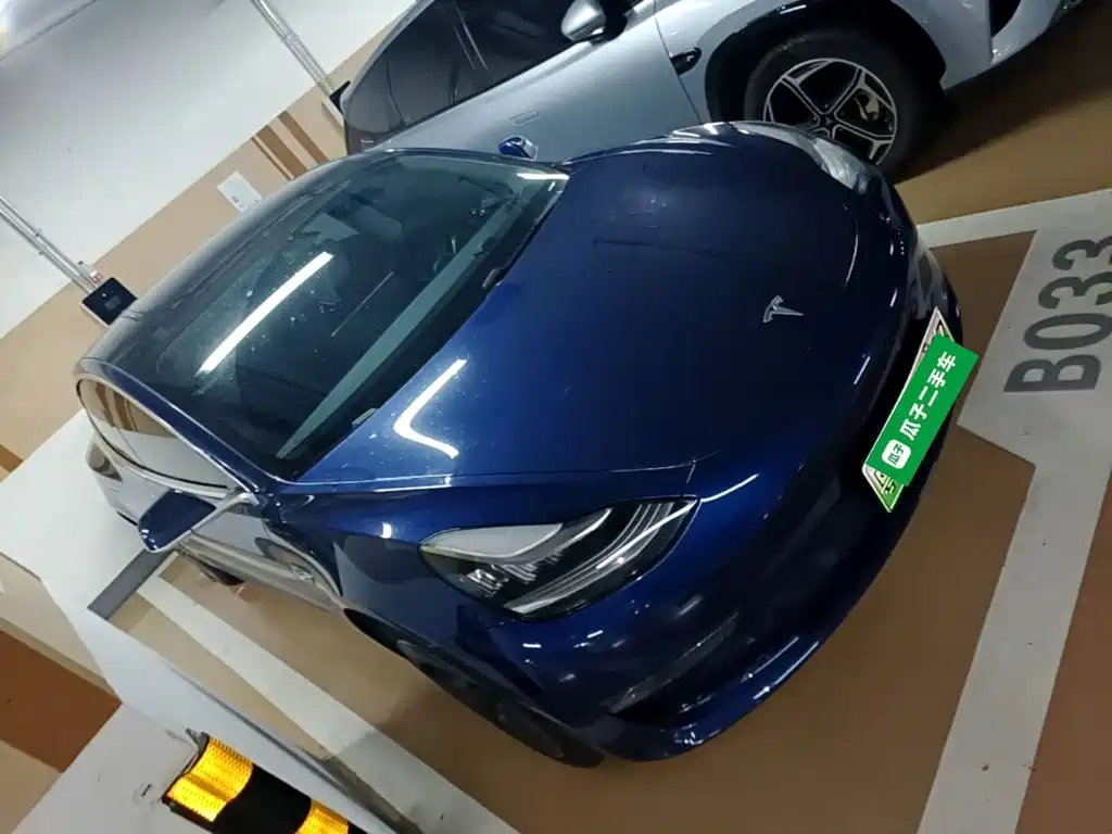 Фото 4 - Tesla Model 3