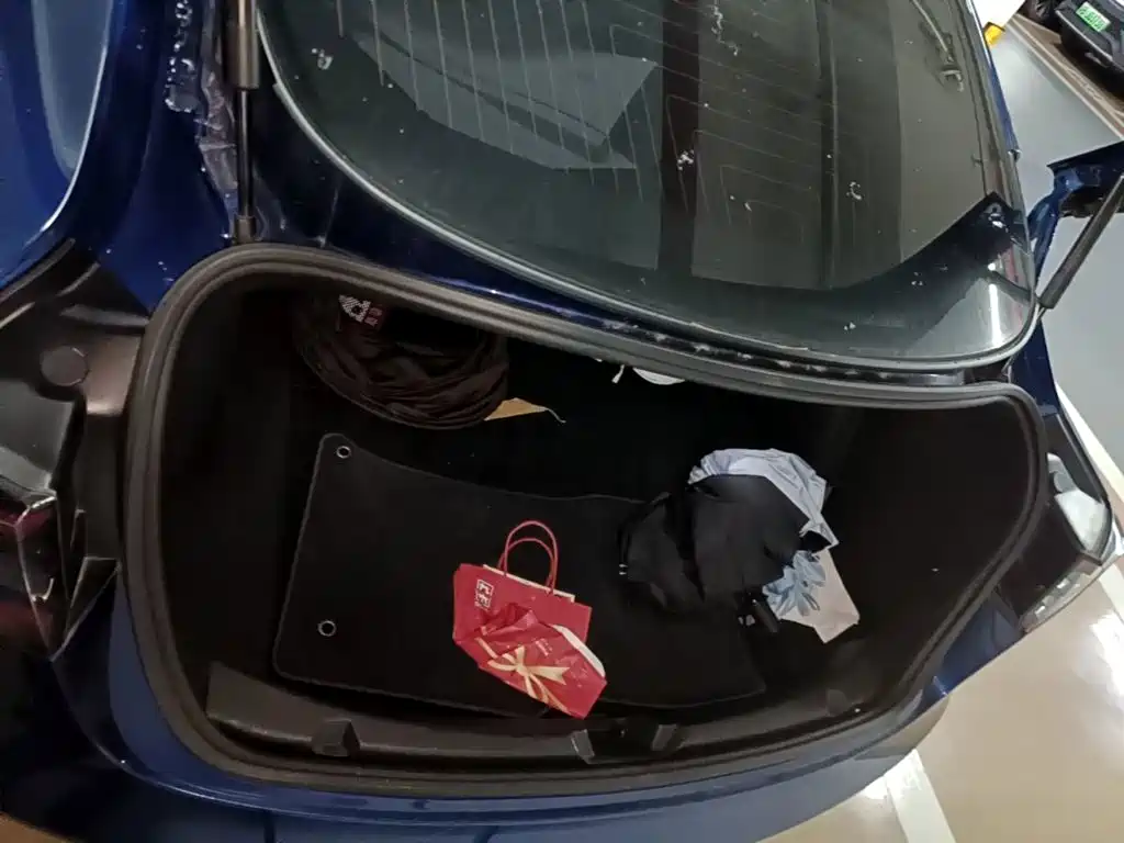Фото 19 - Tesla Model 3