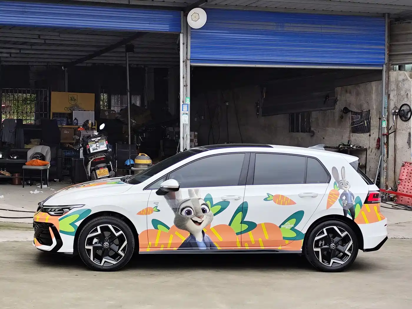 Volkswagen Golf 2025 300TSI R-Line фото 10