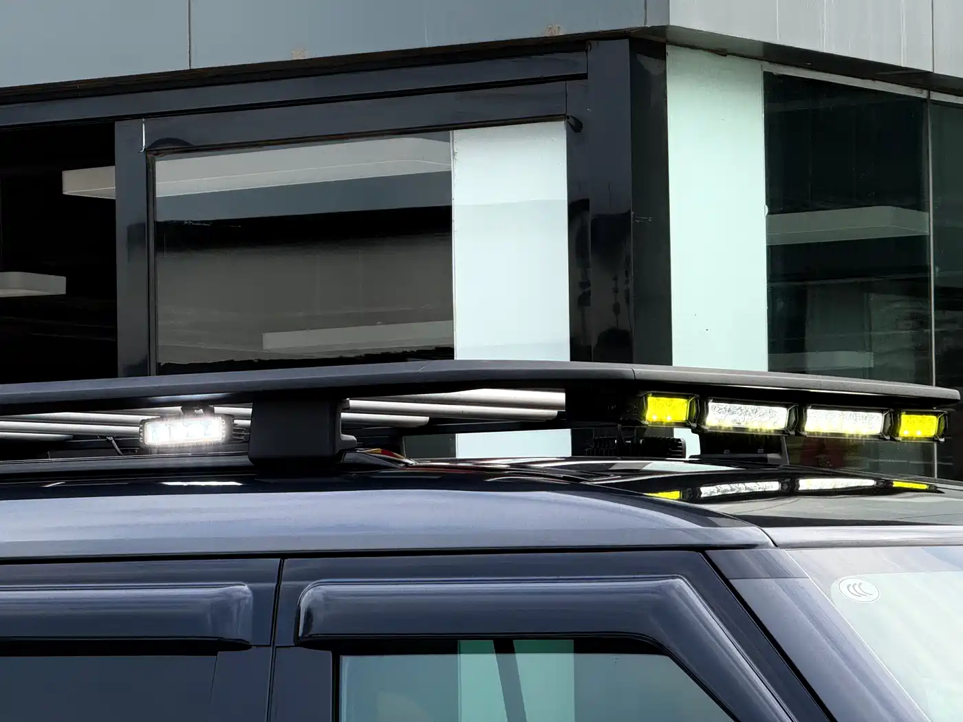 Land Rover Defender 2024 110 3.0T P400 Dark Special Edition фото 17