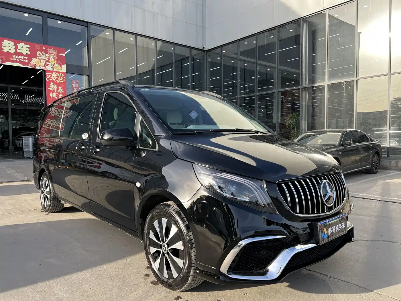 Mercedes-Benz Vito 2023 2.0T Business 7-Seater фото 3