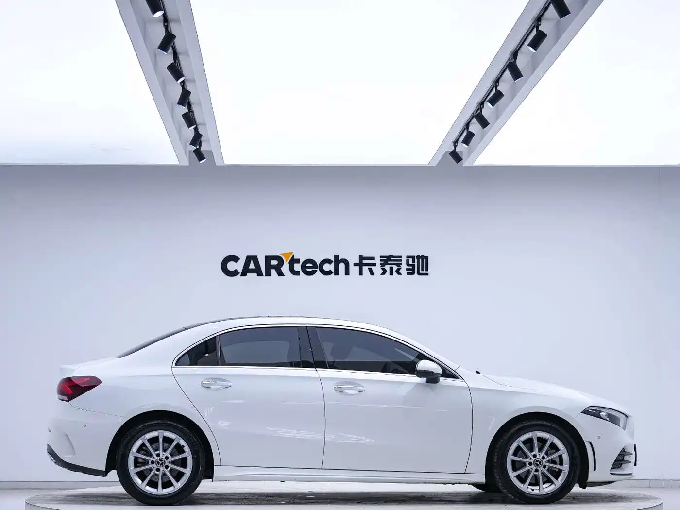 Mercedes-Benz A-Class 2021 A 200 L Sport Sedan Fashion Edition фото 4