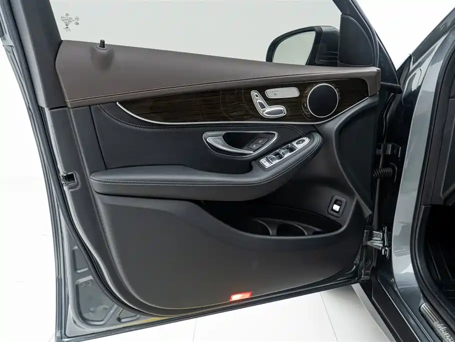 Mercedes-Benz GLC 2018 Facelift GLC 260 4MATIC Dynamic фото 16