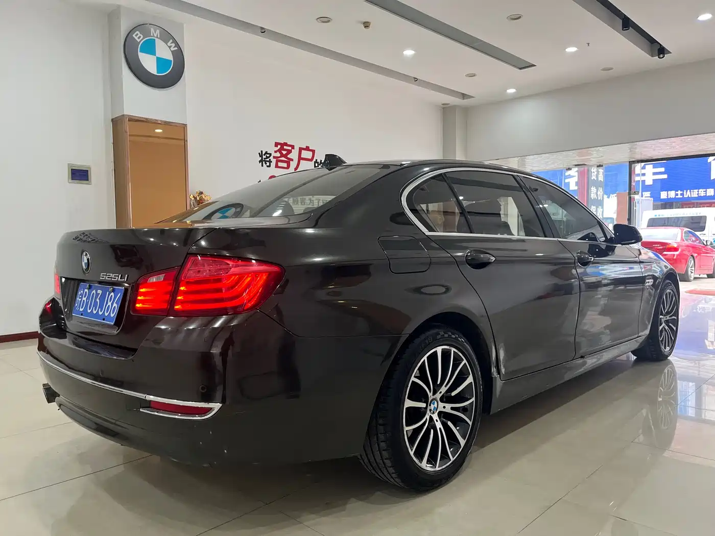 BMW 5 Series 2013 525Li Luxury фото 12
