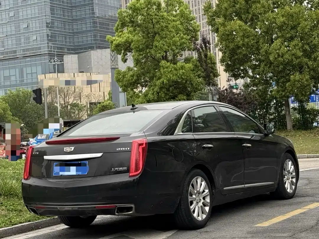 CADILLAC XTS